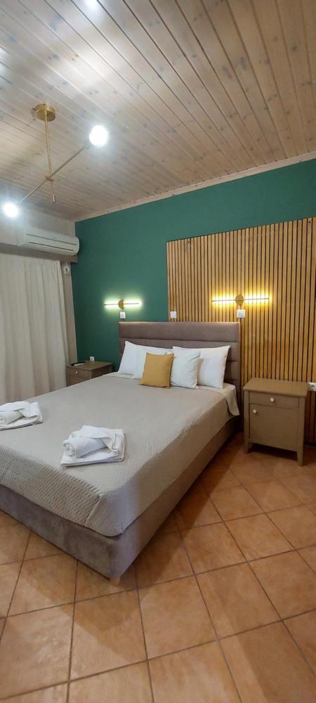 Deluxe Double Room with Balcony and Sea View at Semiramis, photo 3